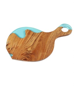 Planche à charcuterie personnalisée en bois écologique avec résine époxy effet rivière, plateau de service de haute qualité, modèle décoratif F S - Product Image 3