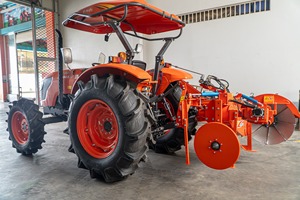 HOGICO 4560VN Fresadora de Surcos Hidráulica con Cuchillas Rotatorias y Placa de Presión Ajustable de Acero Inoxidable para Tractores - Product Image 3