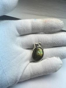 Pendentif Charme Géométrique en Labradorite Naturelle Multicolore Faite à la Main, Sertie en Argent 925 Style Vintage, Cadeau pour Femme - Product Image 1