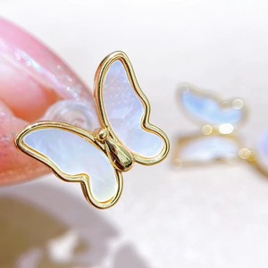 ต่างหูแฟชั่นดีไซน์ไม่ซ้ำใคร ประดับมุกอะโกย่าน้ำจืด 7 มม. ลายผีเสื้อ  แบบไม่ใช่ที่นิยม - Product Image 3