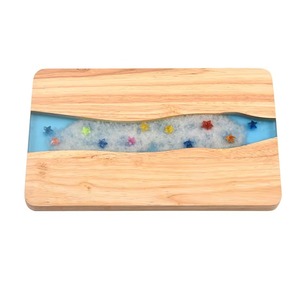 Planche à découper en bois rectangulaire avec incrustation de résine étoiles colorées, antidérapante, compatible lave-vaisselle – Offre Spéciale - Product Image 1