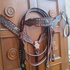 Cabezada y Pechera de Cuero 100% Genuino |   Floral Tallado a Mano |   Conjunto de Brida para Caballo Estilo Western |   Ajustable |   Equipo Ecuestre - Product Image 3