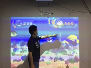 Juego <span class=keywords><strong>de</strong></span> pared <span class=keywords><strong>de</strong></span> proyección interactiva para niños Ball Toss Shooting + Drawing + Touch Interaction Sistema <span class=keywords><strong>de</strong></span> juego educativo - Product Image 2