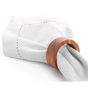 Juego de servilleteros de madera grabados, diseño nórdico en forma de anillo de madera natural, accesorio de mesa duradero, un artículo de regalo corporativo ideal. - Product Image 4