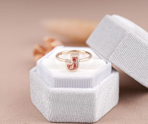 Anillo con inicial J, anillo de compromiso de oro amarillo de 18 quilates, anillos de oro macizo, anillo apilable con diamantes, joyería personalizada con diamantes cultivados en laboratorio - Product Image 1