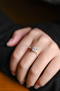 แหวนเพชร14K สีเหลืองทองสไตล์วินเทจได้รับการรับรองจากห้องปฏิบัติการสำหรับงานเลี้ยงครบรอบแต่งงานของผู้หญิงแหวนชั้นดี - Product Image 5