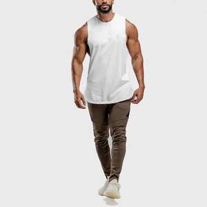 Camiseta sin mangas de malla tejida con logo personalizado para hombre, estilo casual deportivo, ideal para gimnasio y running, a la moda. - Product Image 1