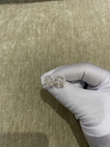 Pendientes de botón con diseño de copo de nieve con moissanita VVS de corte redondo certificados por GRA en plata 925, pendientes minimalistas con diamantes para ideas de regalo. - Product Image 3