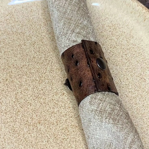 Anneau de serviette en cuir gravé sur mesure pour table à manger, accessoires de décoration de table de mariage, commande en gros - Product Image 1