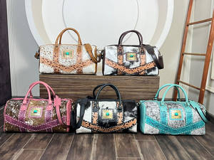 Sacs de voyage de grande capacité en cuir de vachette artisanal, style western, avec concho turquoise, pour les voyages d'une nuit ou de week-end - Product Image 3