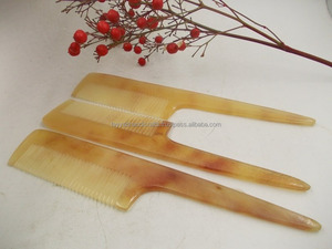 Peine de cuerno redondo natural para peinar el cabello hecho de Peine de cuerno de búfalo real hecho por Tayyab Handicraft - Product Image 3