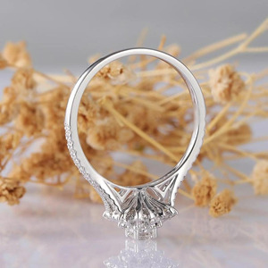 แหวนหมั้นเพชรแล็บโกรว์รูปเกล็ดหิมะลายดอกไม้ทองคำขาว 14K - Product Image 5