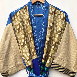 ชุดคลุมซารีเนื้อนุ่มสบาย สไตล์โบโฮ ชุดนอนผ้าไหมคิโมโน จากผู้ค้าส่งโดยตรง ชุดนอนคอวี ผ้ารีไซเคิล ชุดคลุมยาวเต็มตัว - Product Image 1