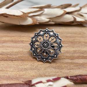 แหวนทองเหลืองลายดอกไม้แมนดาลา SILVEREYE สำหรับผู้หญิง ผิวสัมผัสสีเงินออกซิไดซ์ หนา 0.3 มม. ใช้ได้ทุกวัน ขายส่ง - Product Image 1