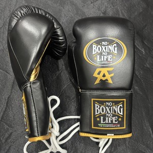Guantes de boxeo personalizados No Boxing No Life, negros y dorados, de cuero genuino con cordones, guantes profesionales para entrenamiento y sparring, guantes de boxeo ganadores. - Product Image 3