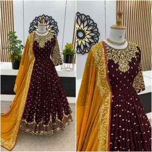 Robe de soirée en georgette brodée avec sequins et dupatta (couleur café) - Product Image 6