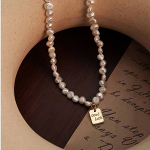 Collier en perles de forme baroque rétro française, luxe léger, chaîne de clavicule haut de gamme, pendentif en argent cassé, colliers de mode - Product Image 3