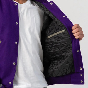 Chaqueta Bomber Varsity de Lana y Cuero para Hombre al por Mayor, Cuerpo de Lana Premium, Mangas de Cuero Genuino, Puños Acanalados y Botones a Presión, Estilo Urbano - Product Image 6