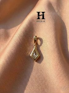 Collar con Colgante de Diamante Corte Cometa Minimalista, Colgante Solitario en Forma de Cometa de Oro de 14k para Mujer, Joyería Fina Geométrica - Product Image 6
