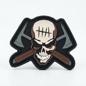 Patch Crâne 3D en Caoutchouc avec Haches Croisées, Forme Irrégulière, Étiquette PVC Gaufrée à Coudre pour Vêtements, Sacs, Chapeaux, Vestes et Accessoires - Product Image 2