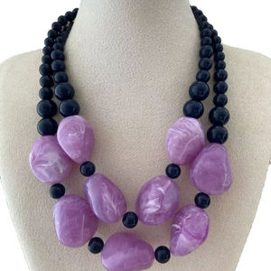 Collar de resina hecha a mano con cuentas acrílicas, collar llamativo con colgante de mármol morado, joyería para mujer, ideal para fiestas. - Product Image 1