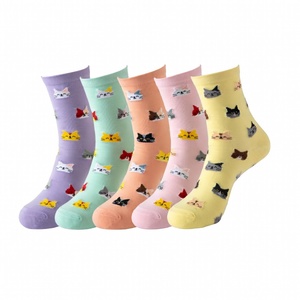 Calcetines de Algodón Casuales de Primavera para Hombre con Logotipo Personalizado, Transpirables, con Diseño Deportivo y Logotipo en la Parte Inferior y en el Cuerpo del Calcetín - Product Image 1