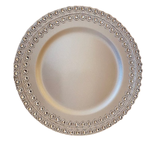 Plato de Metal Redondo con Grabado Floral, Diseño Victoriano Hecho a Mano y Ecológico para Decoración de Mesa de Boda - Product Image 3
