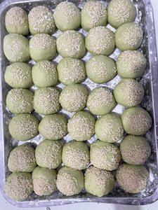 Pan vietnamita frito con sésamo (Banh Tieu) – Proveedor de bocadillos tradicionales crujientes de Vietnam - Product Image 2