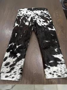 Pantalones de cuero de vaca con pelo para hombre, hechos a mano, de invierno, de cintura media, con frente plano, diseño recto, estampado de vaca, cierre de botones - Product Image 6