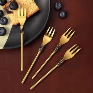 Ensemble de fourchettes à dessert en métal doré avec manches perlées, poli miroir, résistant à la rouille, couverts de fête, design moderne et luxueux - Product Image 1