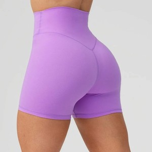 Shorts de yoga et fitness pour femme, taille mi-haute, sans couture, avec logo personnalisé, effet froncé aux fesses, écologiques, coupe régulière, coupe-vent, séchage rapide et respirants - Product Image 2