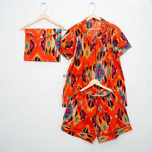 Elegante y Romántico Conjunto de Pijama Corto para Mujer, 100% Algodón Puro, Transpirable, de Secado Rápido, Estampado Floral, Cuello en V, Cierre con Cordón - Product Image 1