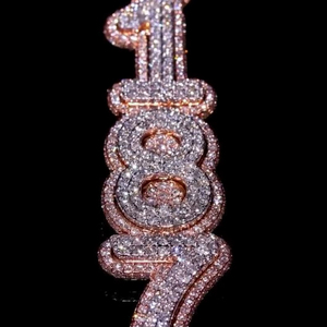 Pendentif Lettre Initiale Hip Hop pour Femme en Or Rose Plaqué Rhodium 14k/18k avec Diamant de Laboratoire Givré, Cadeau d'Anniversaire, Bijoux Indiens - Product Image 1