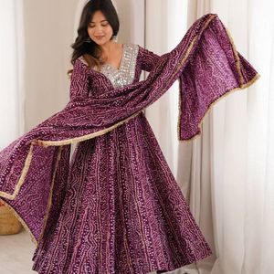 Elegante Conjunto de Traje Sharara con Lentejuelas de Hilo de Georgette Sintético y Dupatta para Bodas y Fiestas a Precio de Mayoreo - Product Image 3