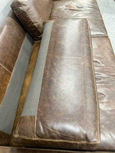 Sofá de 2 Plazas de Cuero Vacuno Genuino de Primera Calidad, Inspirado en el Estilo de Mediados de Siglo, Diseño Minimalista para Muebles de Sala de Estar - Product Image 4