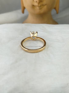 Anillo de Diamantes Redondos Brillantes con Diamantes Amarillos Vibrantes en Oro Amarillo – Una Combinación Perfecta de Estilo Clásico y Lujo Moderno - Product Image 5