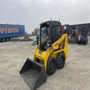 Chargeuse compacte d'occasion, faible nombre d'heures de fonctionnement, capacité nominale de 2,3 tonnes, moteur de 82 kW, pompe hydraulique d'origine, modèle 2023, à vendre - Product Image 6