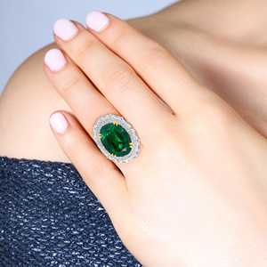 Anillo de Joyería Fina de Oro Blanco Sólido de 18k con Esmeralda Zambiana Natural de Corte Ovalado de 5.11 Quilates y Diamantes de Corte Redondo Ovalado de 0.97 Quilates/1.48 Quilates - Product Image 4