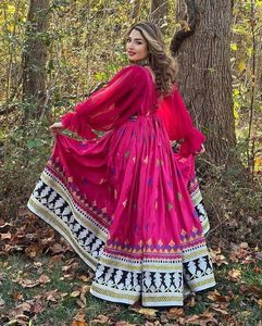 Robe afghane Kuchi pour femmes, grande taille, brodée, longueur cheville, style bohème, col haut, manches longues, coupe trapèze, pour fêtes et mariages - Product Image 4