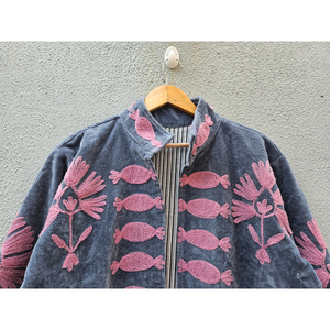 Chaqueta de invierno de terciopelo negro con bordado Suzani, diseño floral, a prueba de viento, para mujer, regalo para ella. - Product Image 4