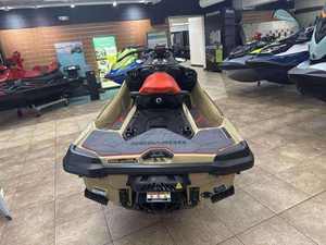 Jet ski Kawasaki Ultra 160LX-S Angler 2025 en fibre de verre, moteur 2 temps, 3 cylindres, vitesse maximale de 50 km/h, automatique, Floride, États-Unis - Product Image 3