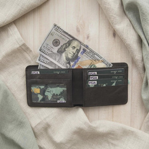 กระเป๋าสตางค์หนังแท้พรีเมียมสำหรับผู้ชาย ป้องกัน RFID แบบพับสองตอน ขายส่ง รับผลิตตามแบบ OEM สกรีนโลโก้ ผลิตด้วยมือ ส่งออกจากปากีสถาน - Product Image 6