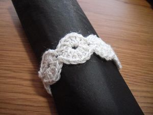 Élégant anneau de serviette en crochet turquoise avec chaîne, fait main, style bohème, décoration de table, porte-serviettes beige, accessoire pour mariage et fête - Product Image 3