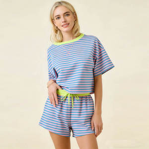 Ensemble deux pièces rayé pour femme avec logo personnalisé, T-shirt décontracté à épaules tombantes contrastant et short à taille élastiquée avec cordon de serrage – Fabricant - Product Image 6