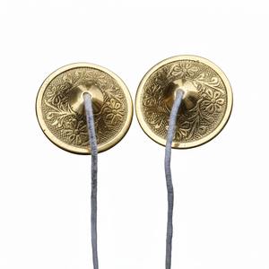 Cymbales traditionnelles en laiton faites à la main, gravées Hare Krishna, 2 pièces, pour Kirtan, Bhajan, méditation, yoga, instrument de musique - Product Image 1