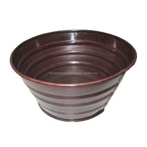 Jardinera redonda galvanizada con diseño de flores Jardinera inteligente con acabado de Pátina verde y negra - Product Image 2