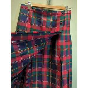 Jupe plissée en laine à carreaux écossais rouges vintage pour femme avec boutons - Product Image 3