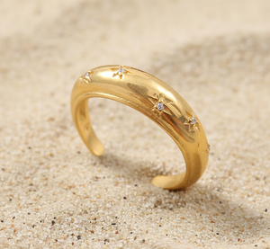 Bague pour femme en argent sterling 925 plaqué or, ajustable, avec étoiles classiques serties en clos et zircone cubique blanche - Product Image 6