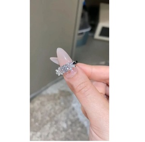 Bague de fiançailles APRICOT JEWELS avec diamant de laboratoire taillé, diamants d'appoint latéraux, or blanc 14 carats, classique, certifiée IGI, bague de luxe - Product Image 1