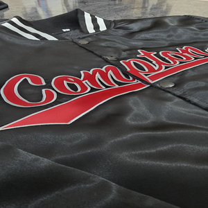 Veste universitaire en satin personnalisée : Bomber personnalisé, style Letterman, col rond, fermeture éclair, taille standard, manches longues - Product Image 3